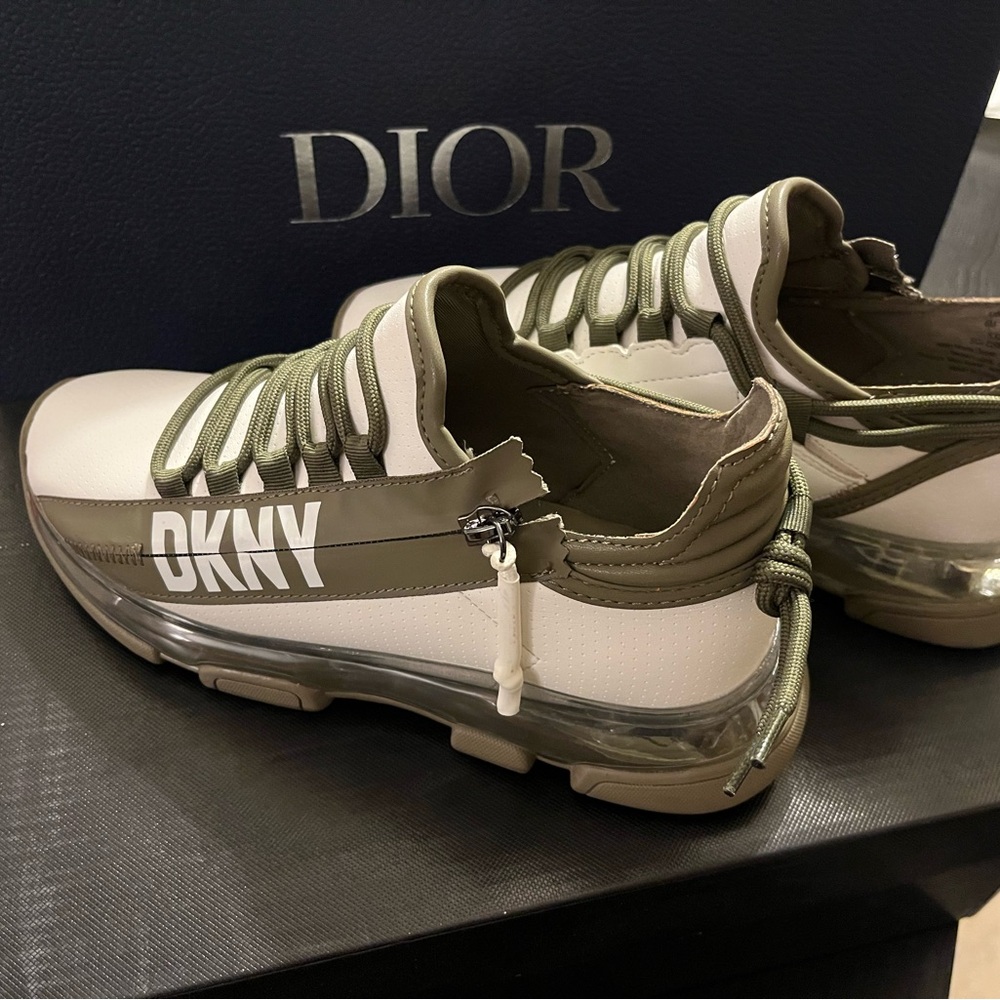DKNY Men's Green and White Sneakers